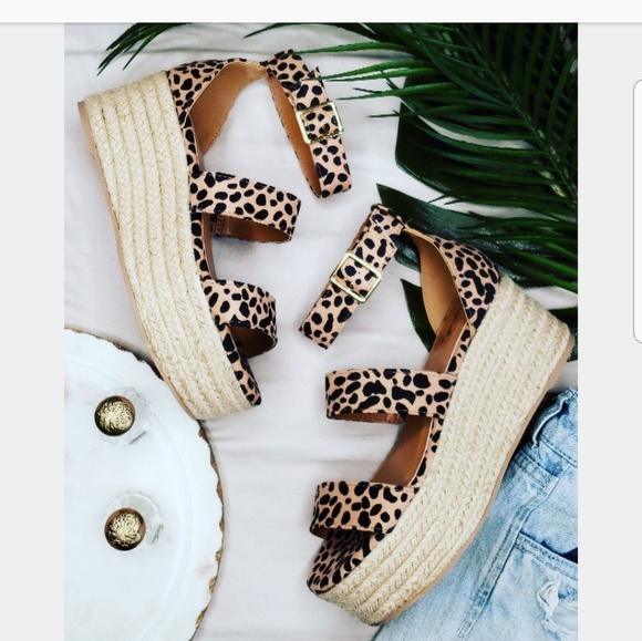 Shoes - 🆕️//The Safari// Tan leopard print Espradrilles